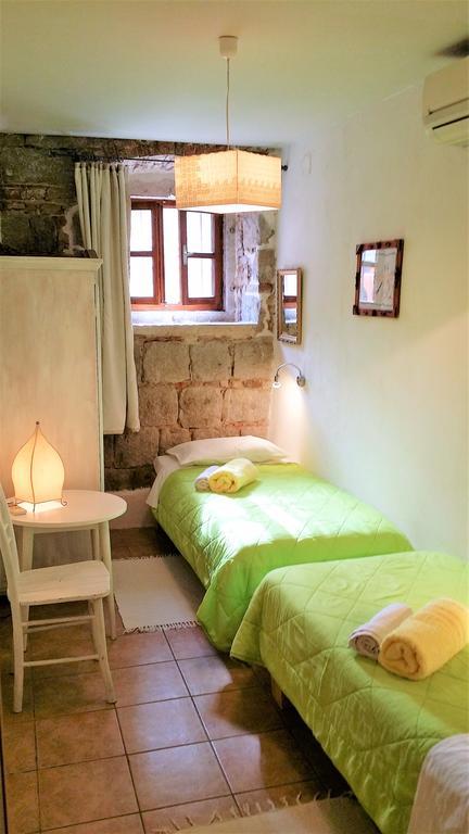 Authentic Mediterranean Apartment Split Exterior photo