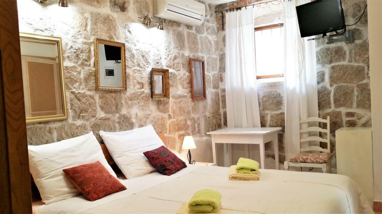 Authentic Mediterranean Apartment Split Exterior photo